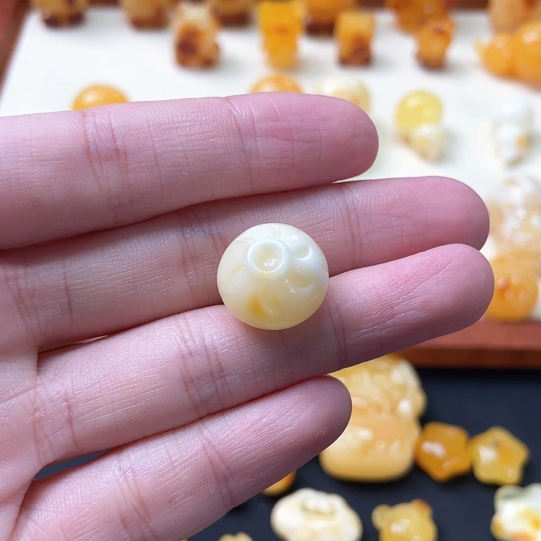 琥珀珠宝奇石未镶嵌