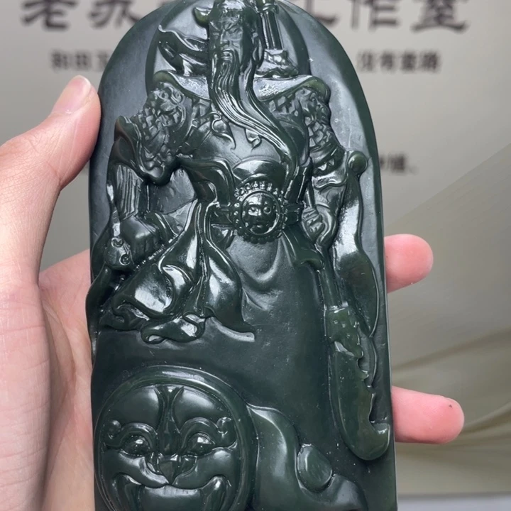 和田玉未镶嵌把件