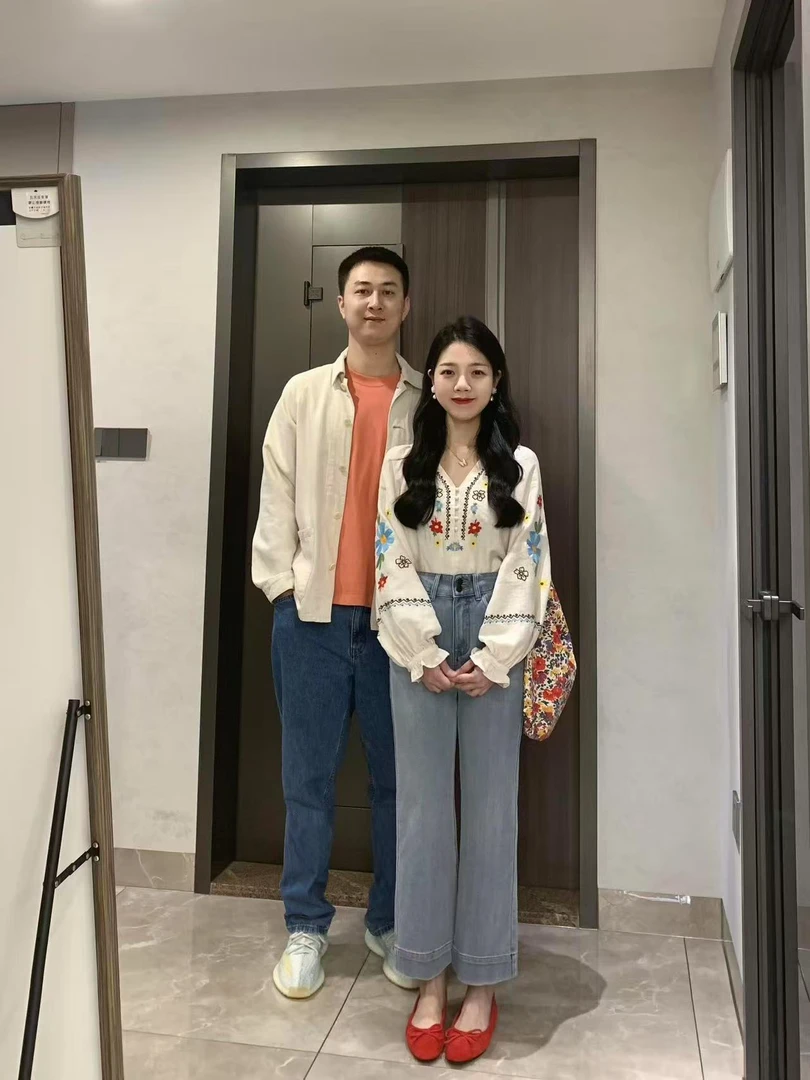 小清新刺绣花朵衬衫上衣2025夏新款独特别致衬衣娃娃衫牛仔裤套装