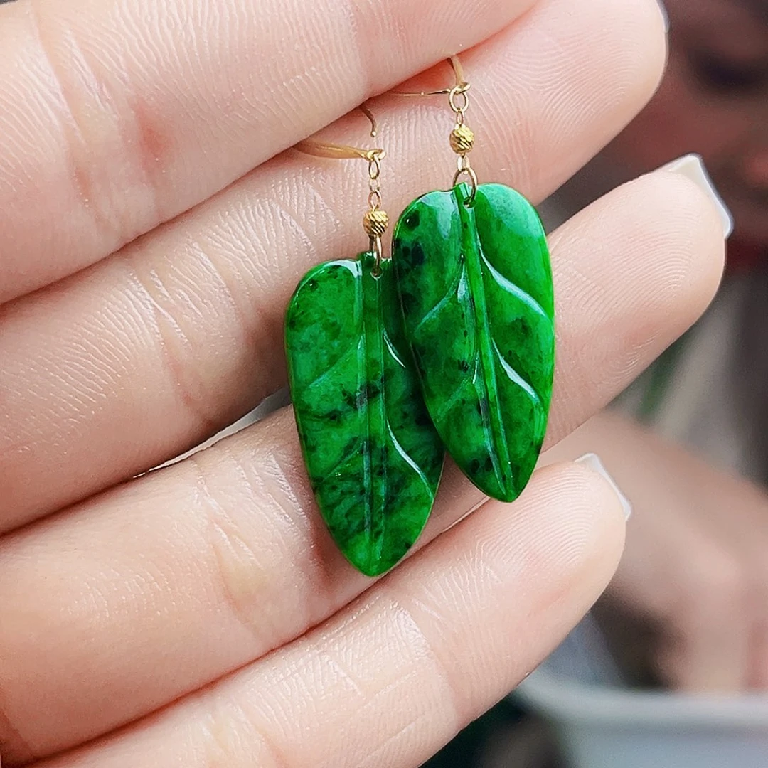 颈饰18K金镶嵌翡翠多样性