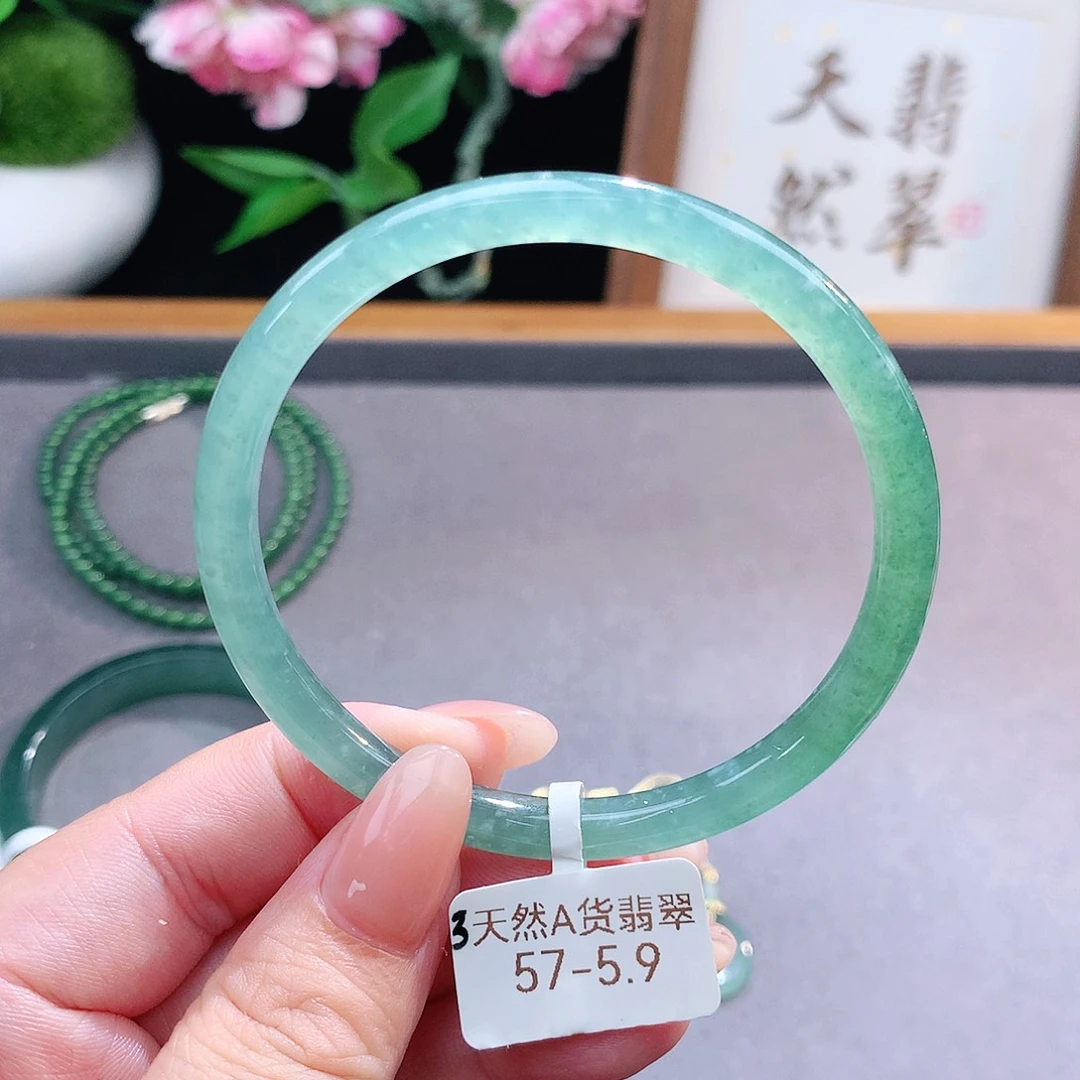 未镶嵌手镯（圆镯）翡翠