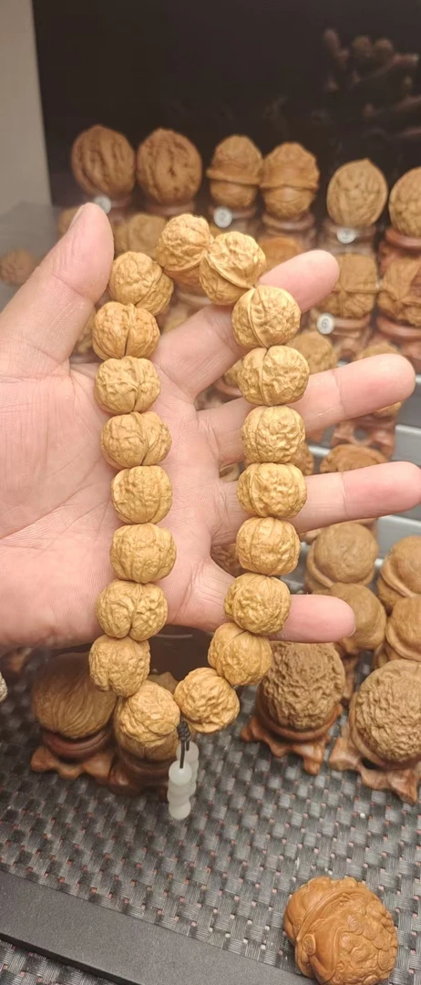 云南野生铁核桃小龙脊手持