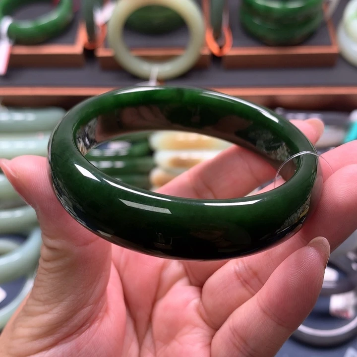 【闪购商品】未镶嵌手镯和田玉（碧玉）