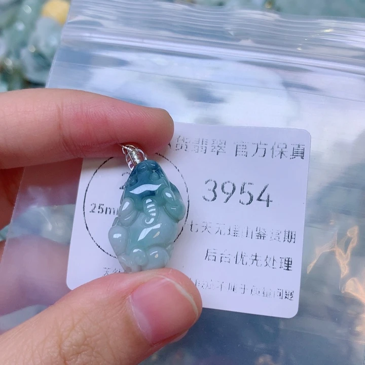 吊坠(不含链)未镶嵌翡翠