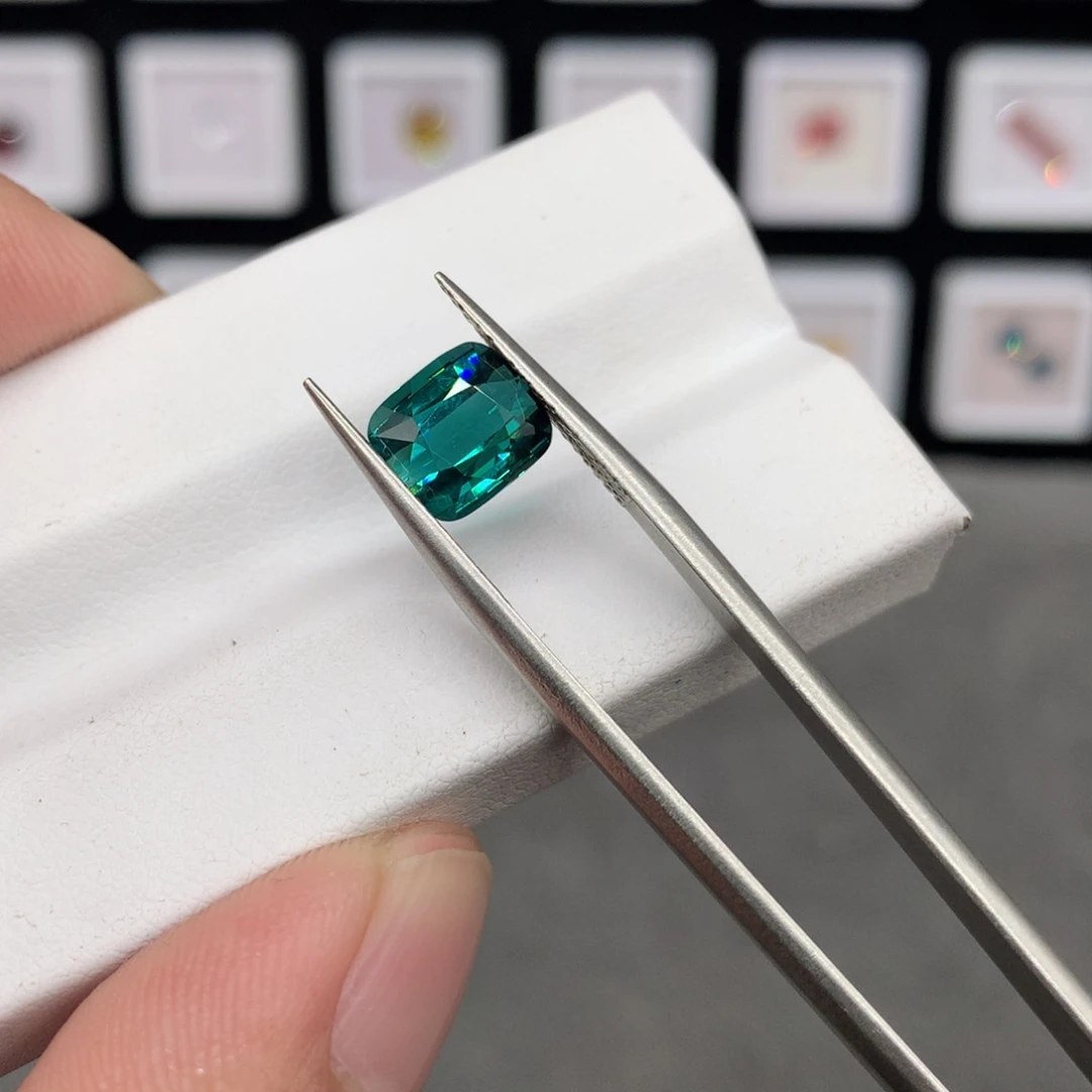 裸石碧玺未镶嵌2.69克拉拉贡带大证