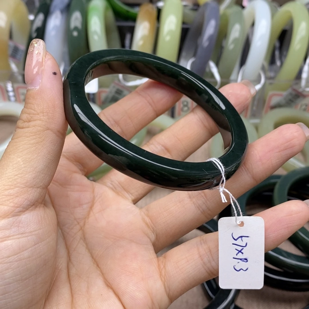 和田玉手镯未镶嵌唄****姐卡57