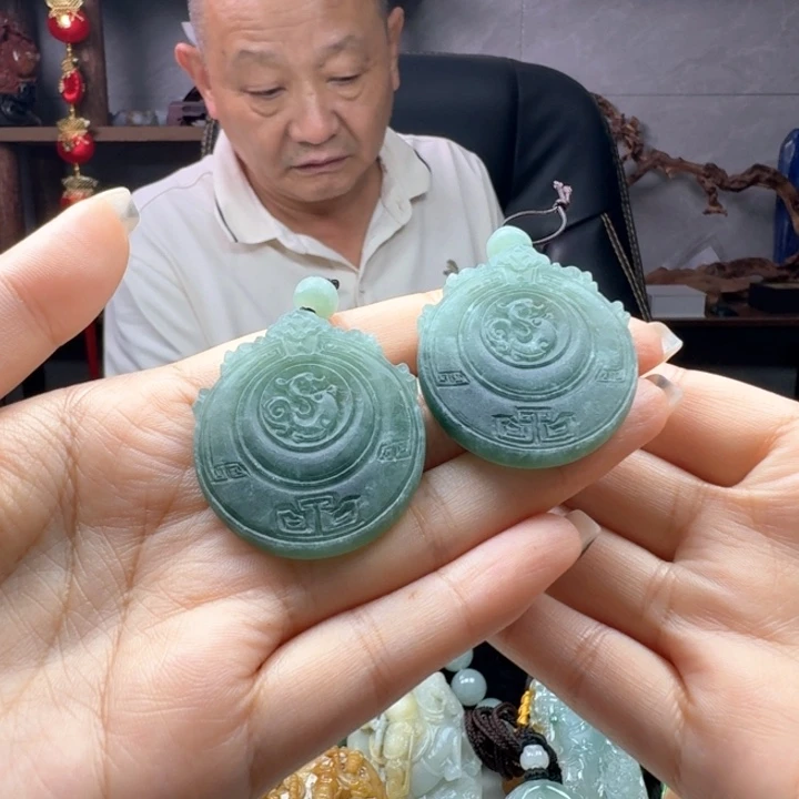 大***哒未镶嵌定制翡翠防古牌
