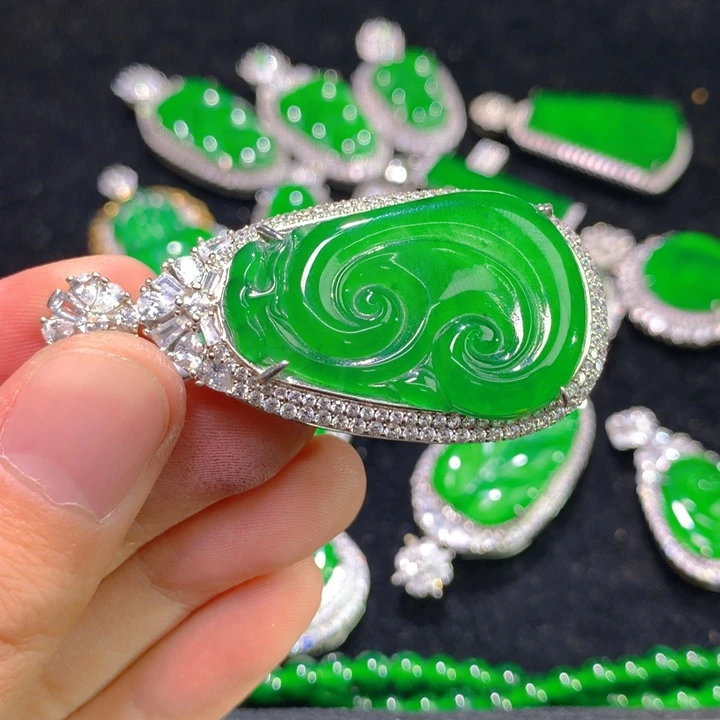 翡翠颈饰银S925镶嵌一个