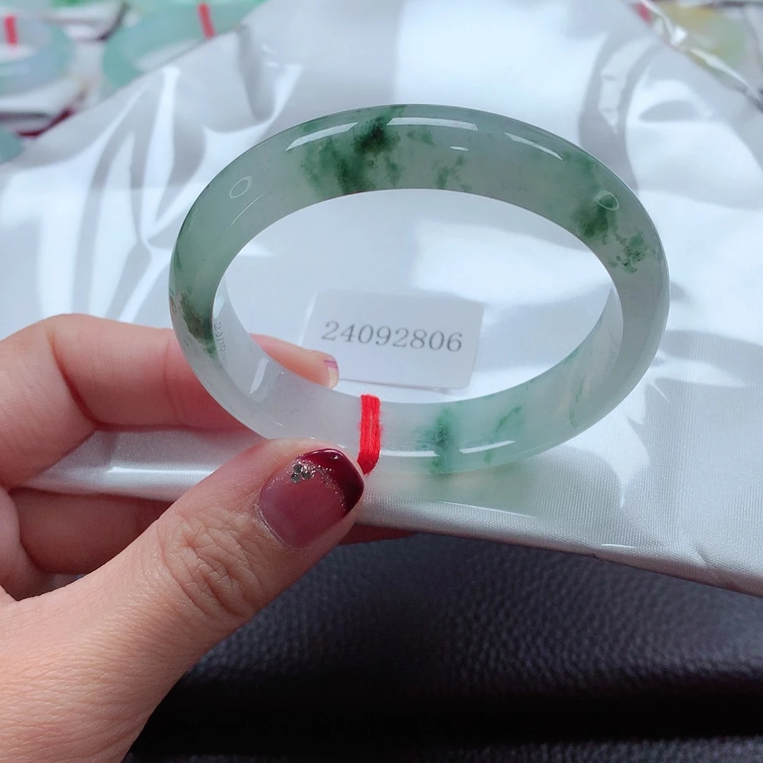 翡翠手镯（贵妃镯）未镶嵌