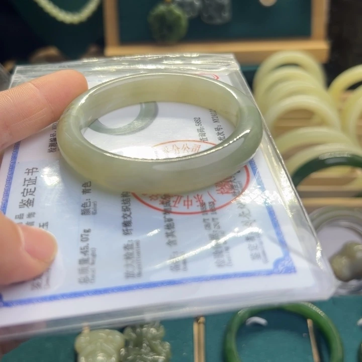 和田玉手镯未镶嵌53.2圈围5707