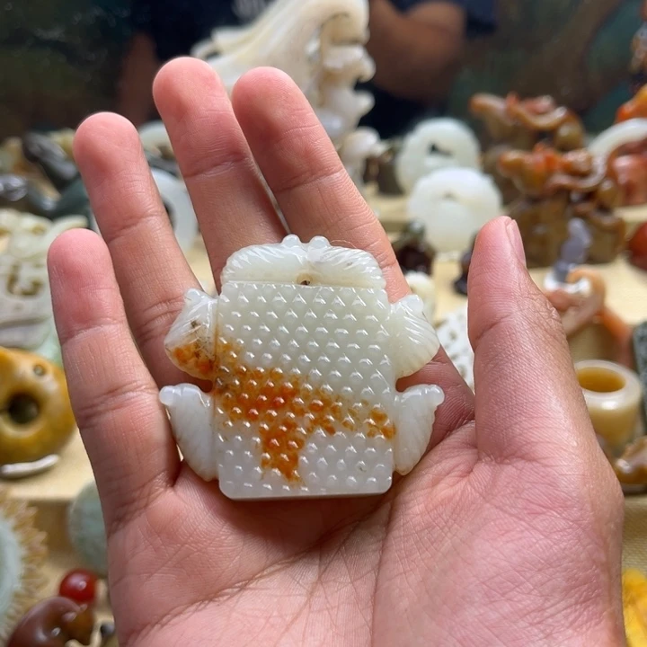 王***者和田玉（糖玉）未镶嵌颈饰