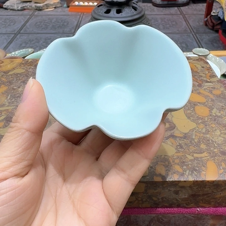 申道汝瓷杯一个,瓷。。。