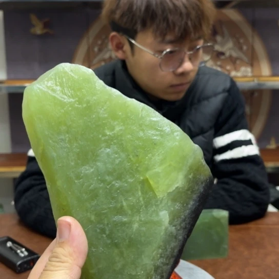 小***霄蛇纹石玉未镶嵌原石