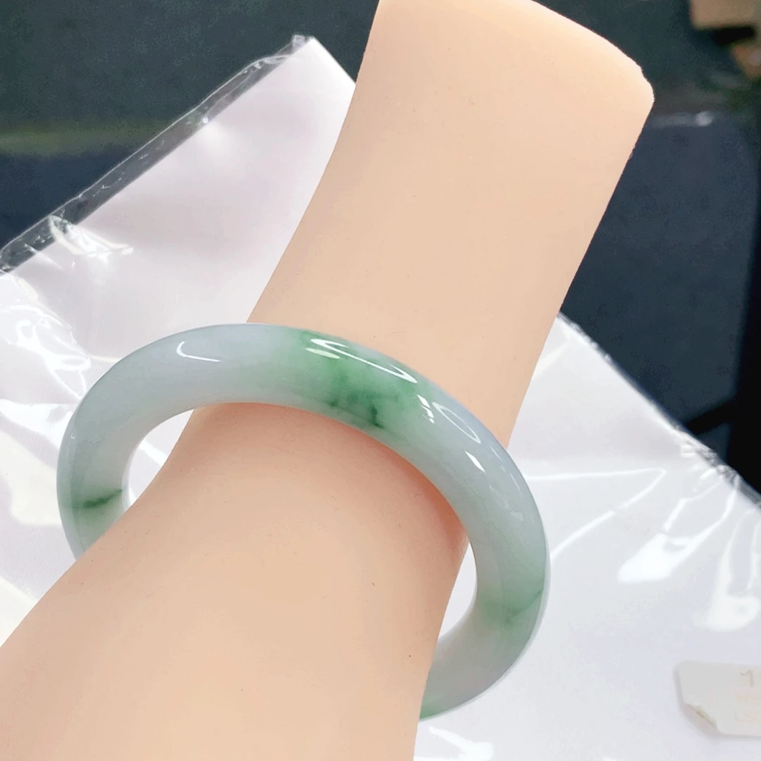 翡翠未镶嵌手镯57
