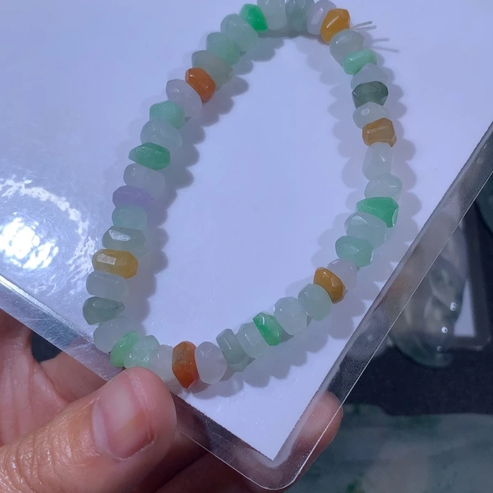 翡翠颈饰未镶嵌手串
