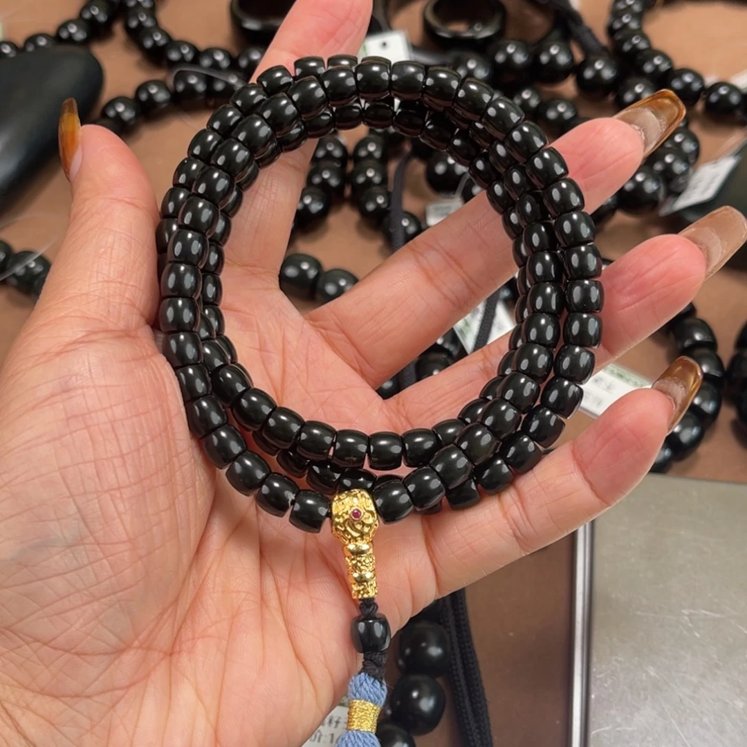 三***尘和田玉未镶嵌手串