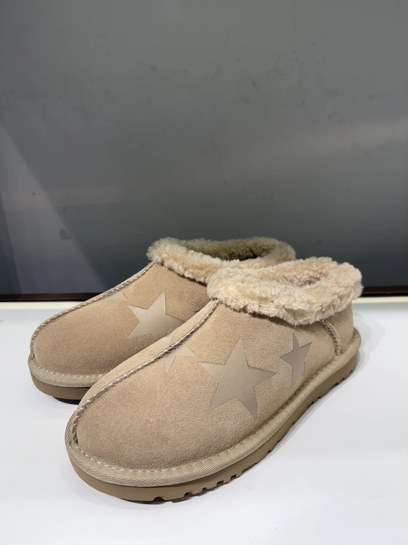 超级好看的星星彩印✨雪地靴～自留款雪地靴 暖乎乎软绵绵～超级百搭