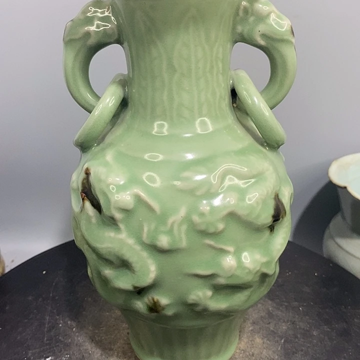 聚***葆龙泉窑盘龙瓶造型精美