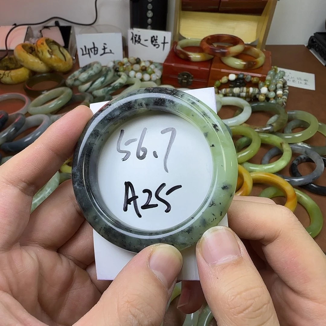 蛇纹石玉未镶嵌手镯