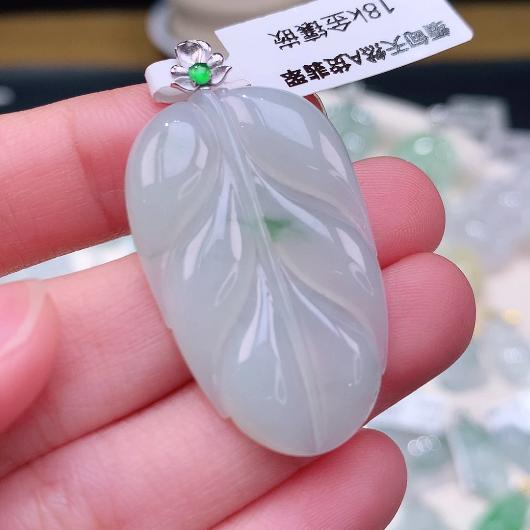 颈饰18K金镶嵌翡翠