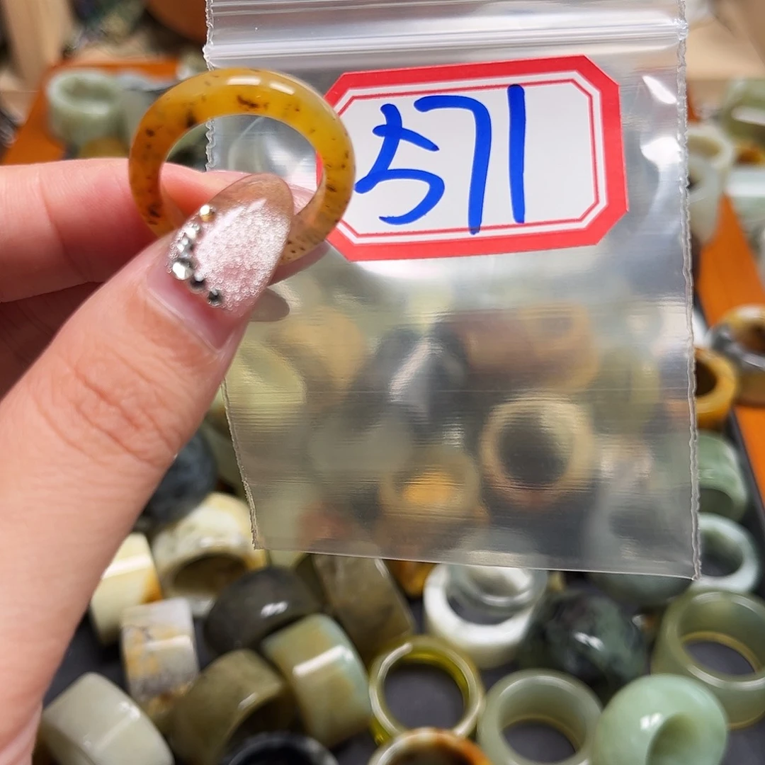 ****翡蛇纹石玉未镶嵌戒指