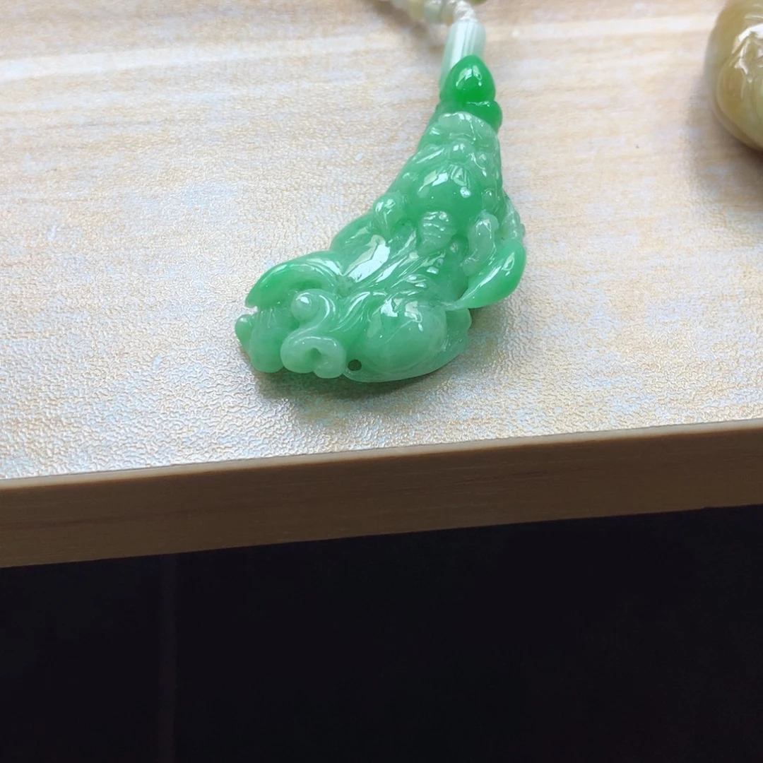 狐***狸翡翠未镶嵌颈饰吊坠