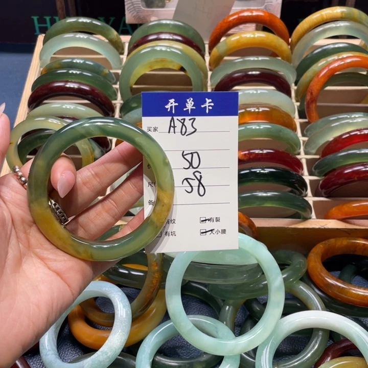 蛇纹石玉未镶嵌手镯小**蛇