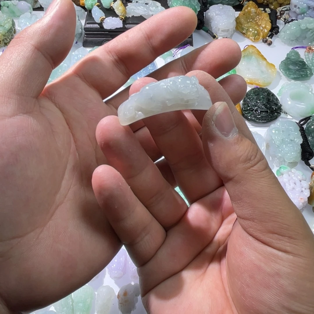 翡翠颈饰未镶嵌天然