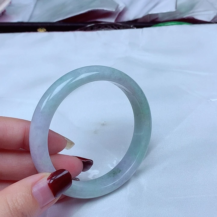 翡翠手镯未镶嵌翡翠