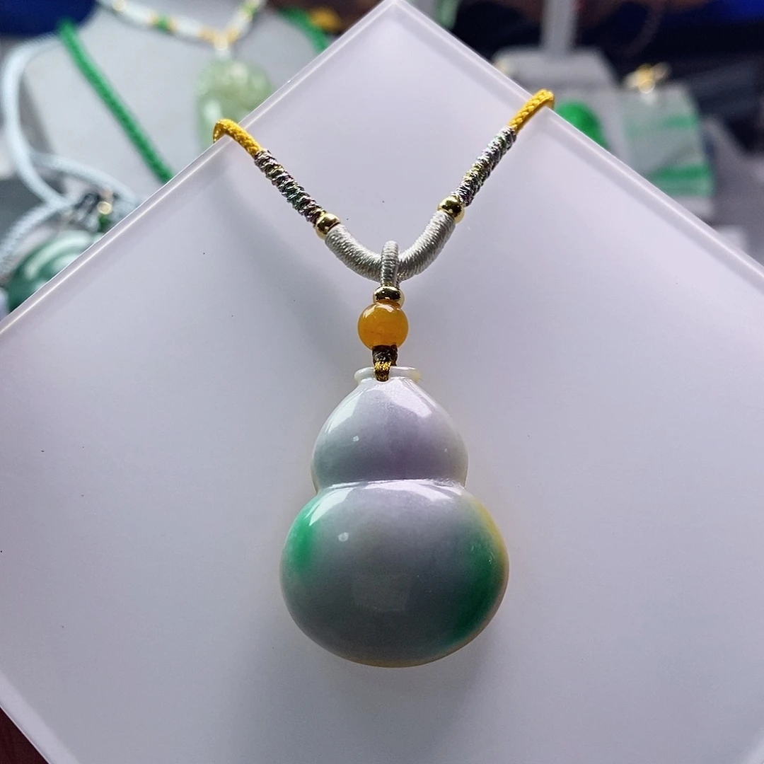 翡翠未镶嵌吊坠(赠链)