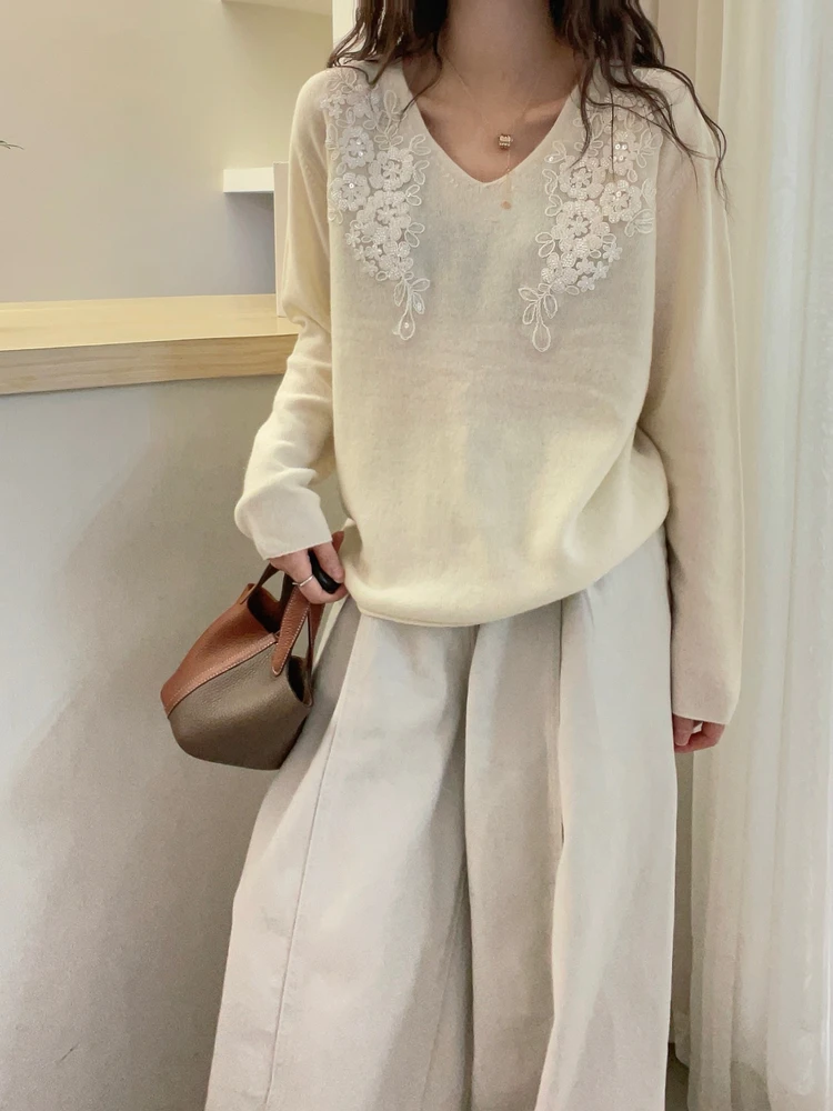 法式气质V领重工钉珠长袖针织衫女秋季新款时尚百搭减龄显瘦上衣