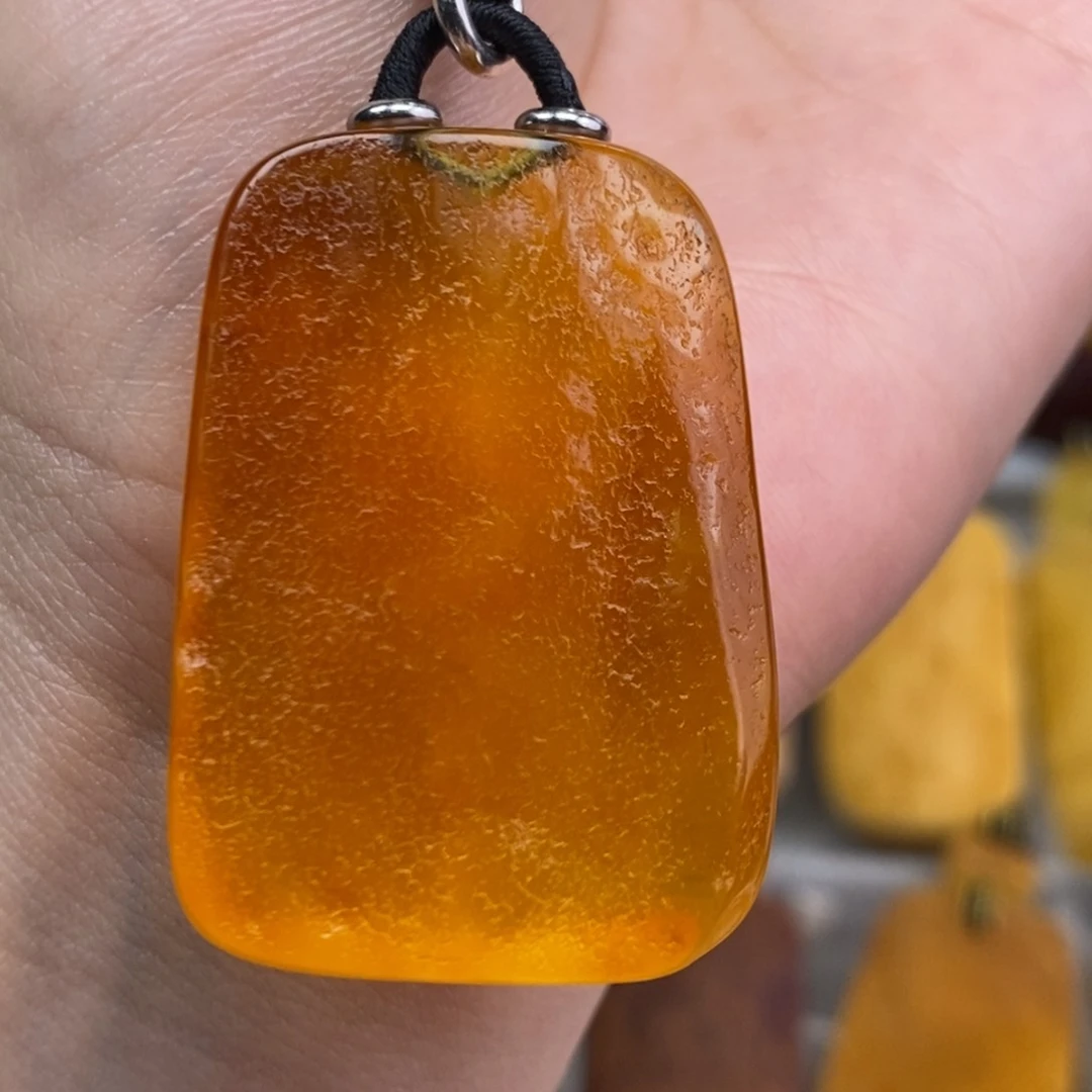 琥珀吊坠(赠链)未镶嵌