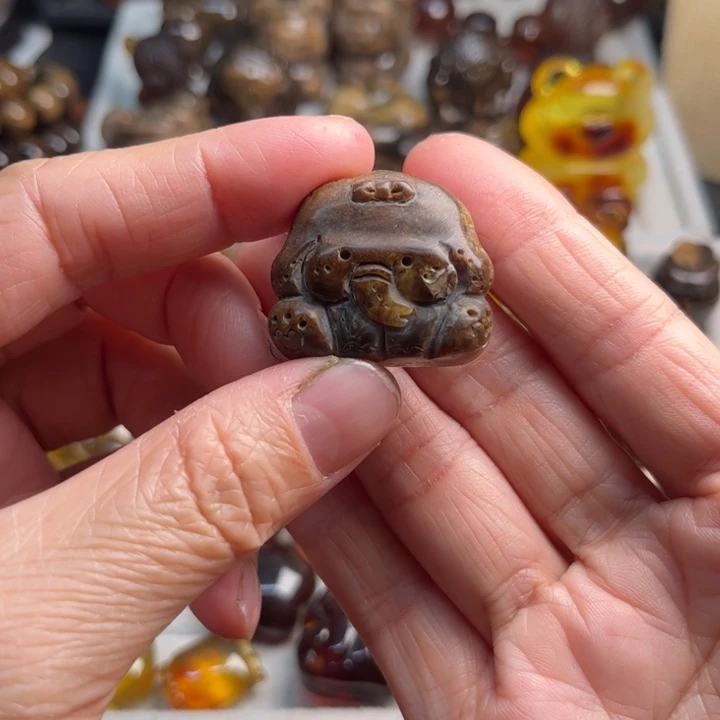 琥珀未镶嵌颈饰根珀