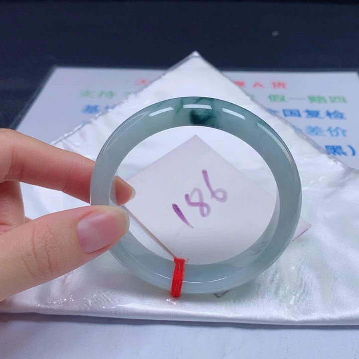 翡翠手镯未镶嵌55圈口