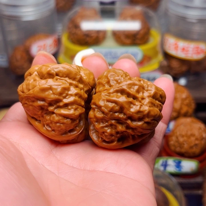 核桃把件放漏款37三角蛙蛙………….