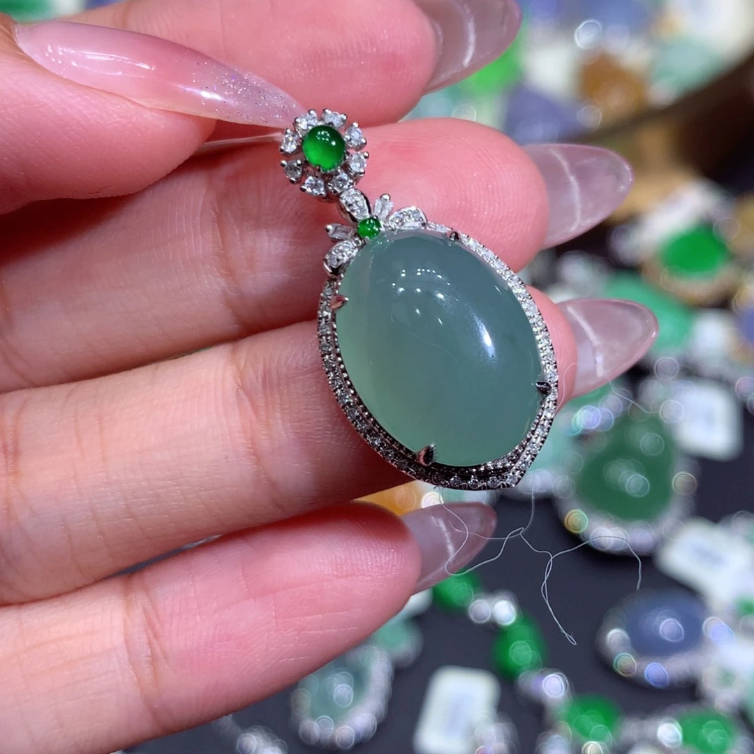 翡翠吊坠(赠链)18K金镶嵌