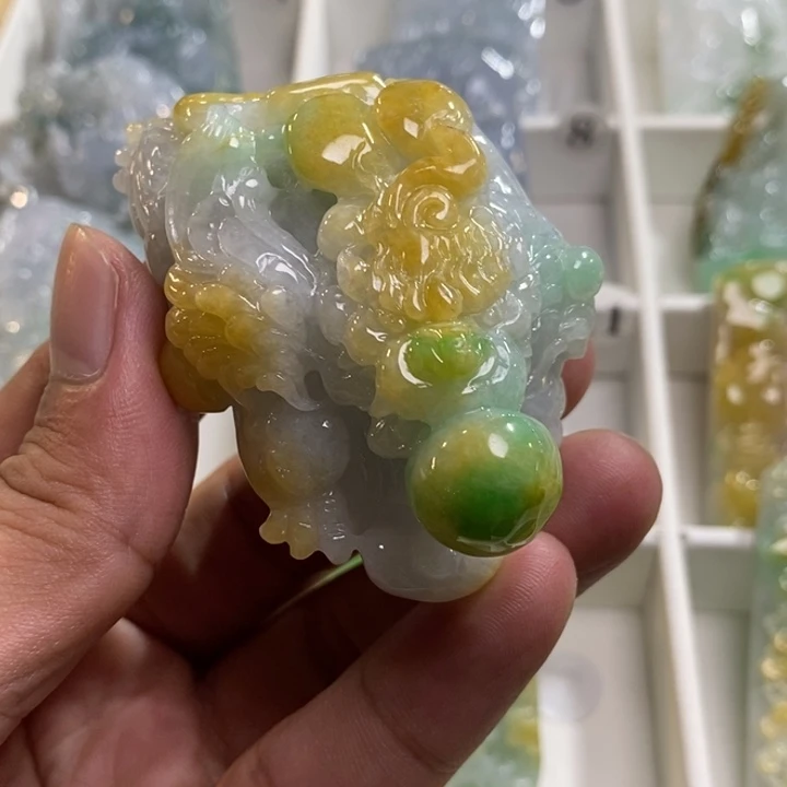 颈饰未镶嵌翡翠赢**择皮休