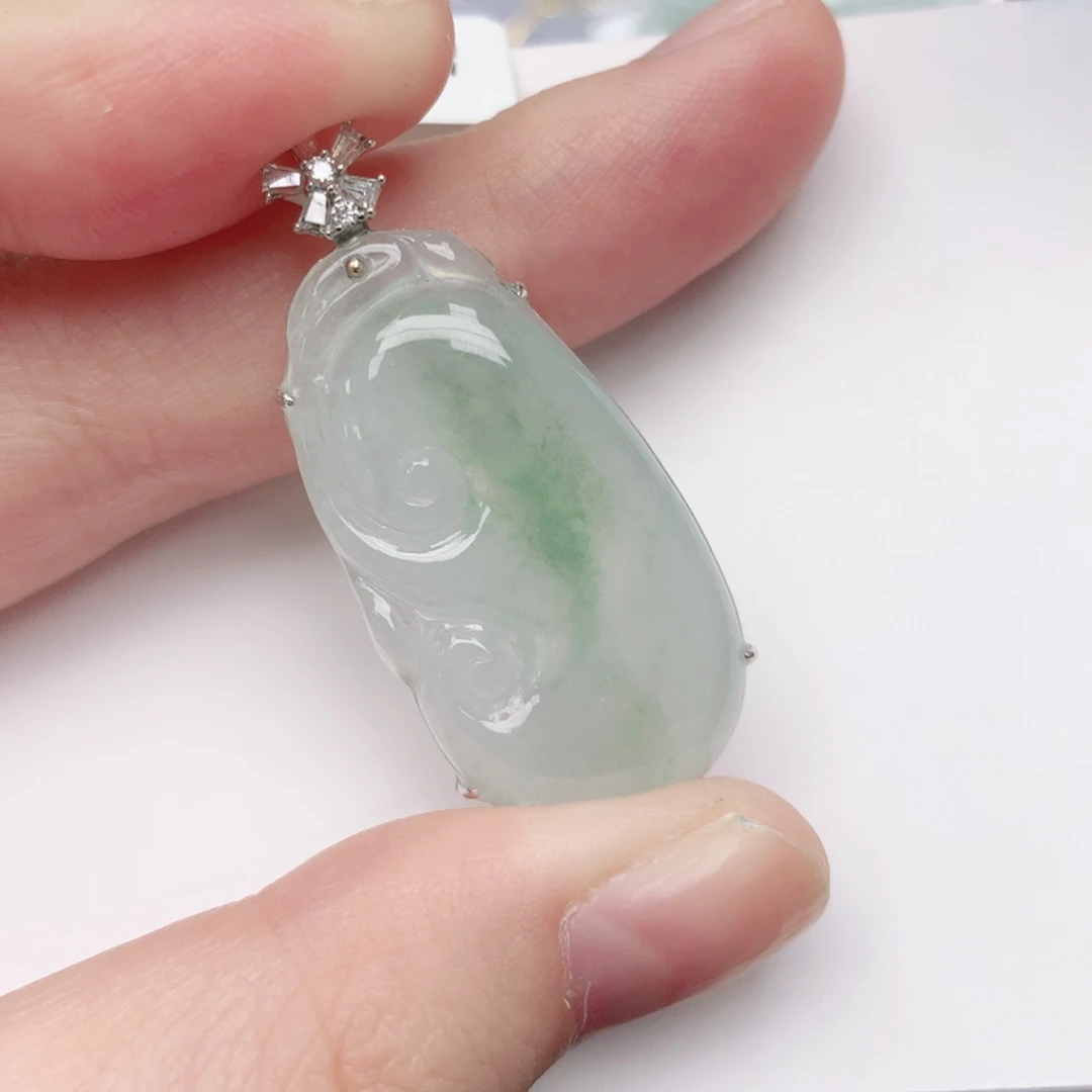 翡翠18K金镶嵌颈饰