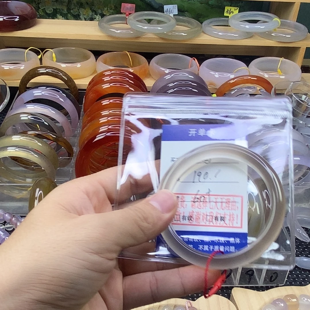 匆***年手镯玛瑙/玉髓未镶嵌