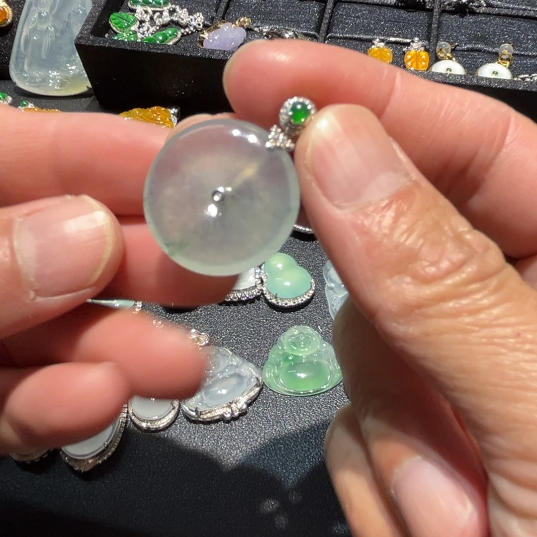 翡翠18K金镶嵌颈饰缅甸翡翠