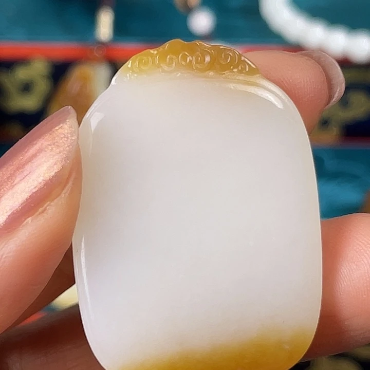 知***.和田玉未镶嵌颈饰