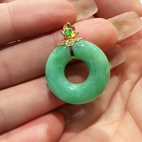 翡翠18K金镶嵌颈饰