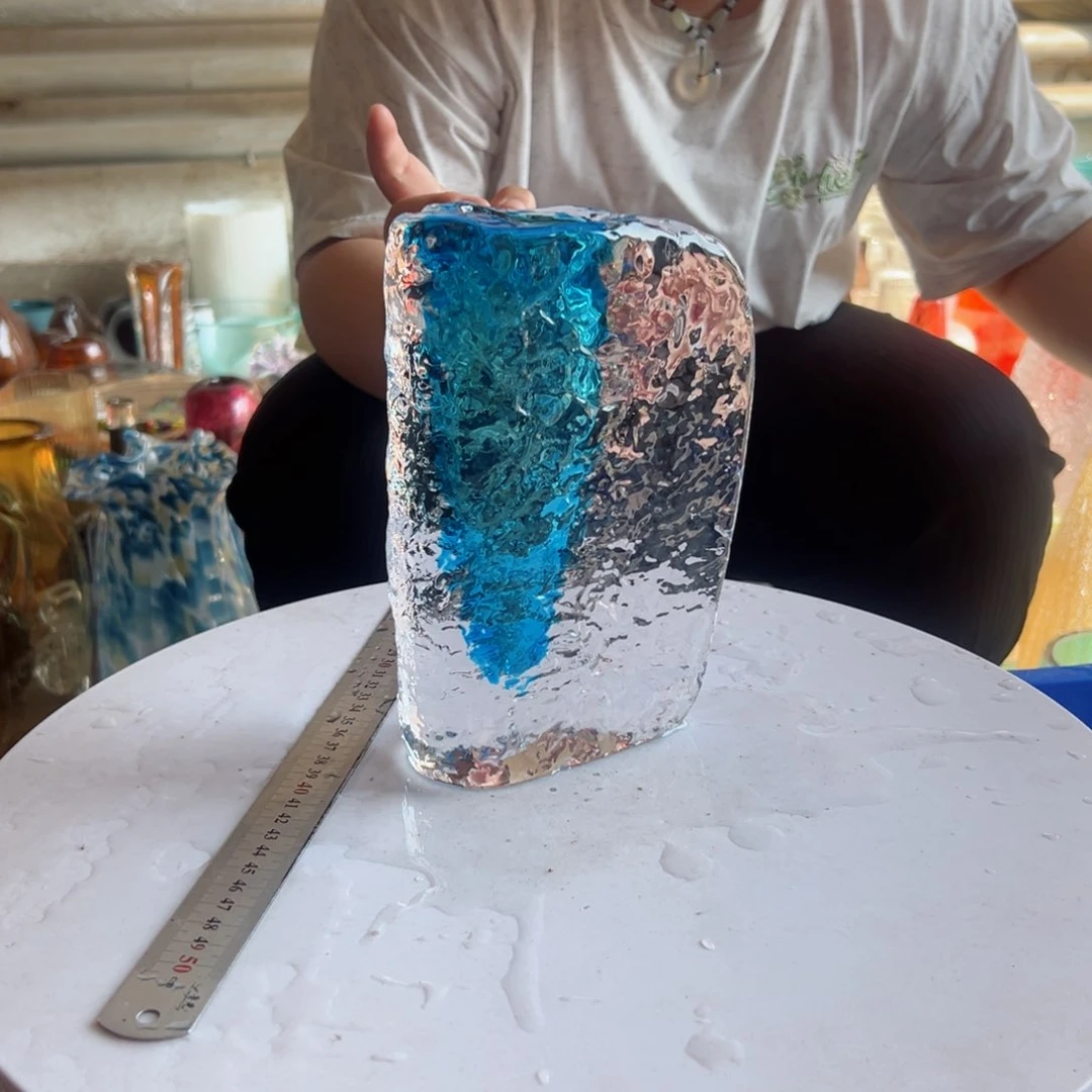 冰蓝色琉璃花器摆件高度20
