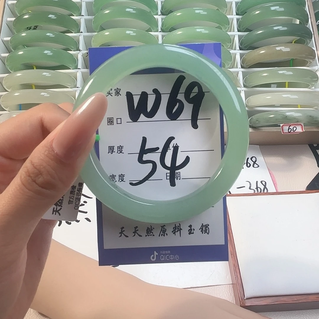 未镶嵌手镯石英质玉