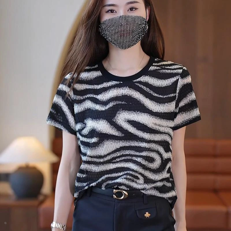 波浪斑马纹冰丝t恤女夏装新款洋气圆领短袖体恤薄款条纹宽松上衣