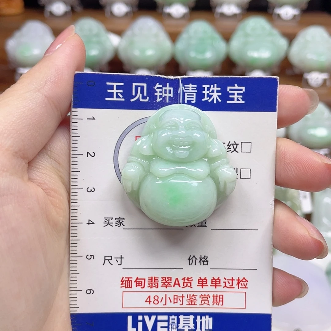 翡翠未镶嵌颈饰佛公