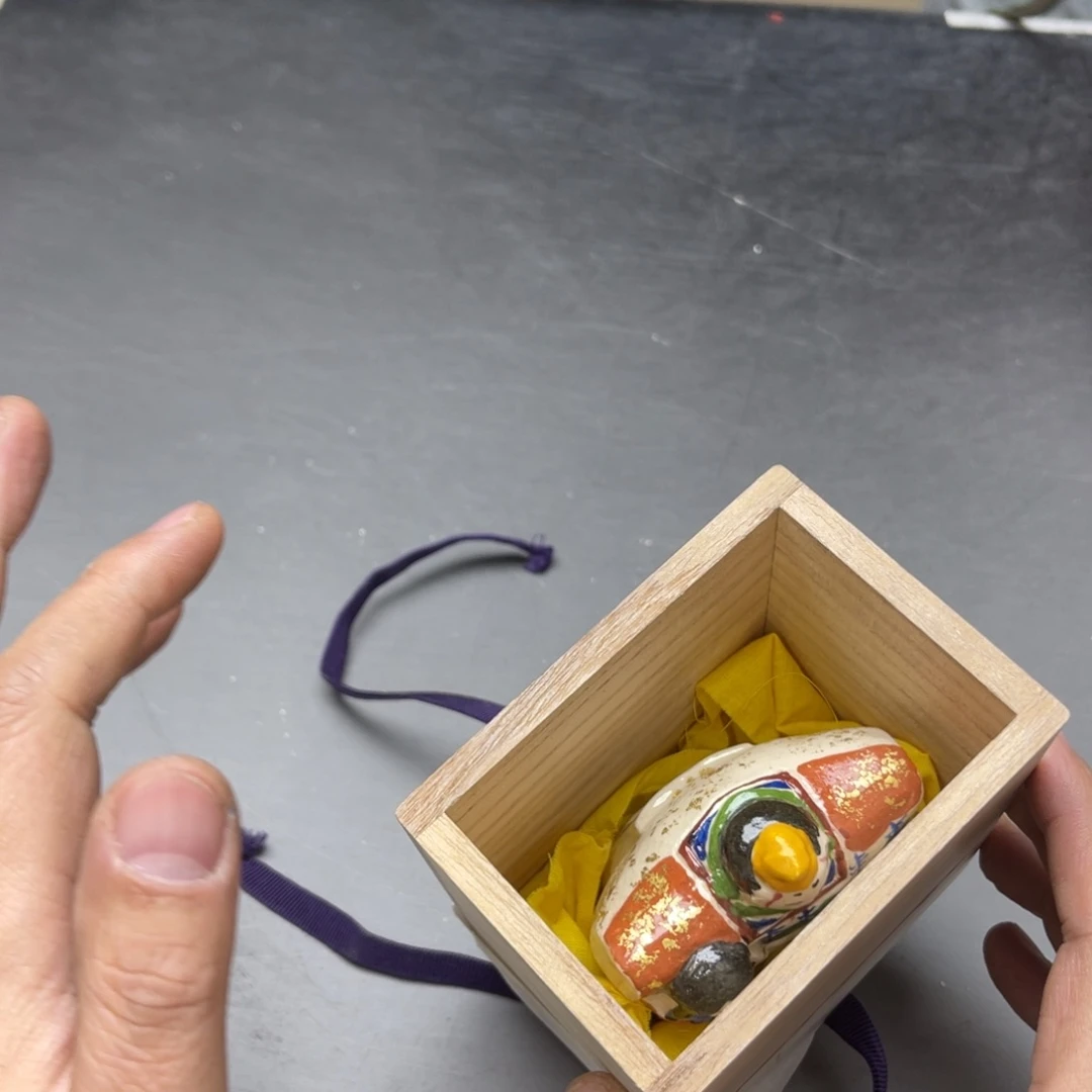 瓷片东*奇密密麻麻地排列着一个