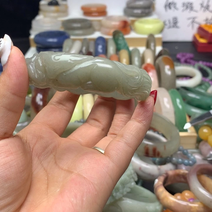 石英质玉手镯未镶嵌会**猪
