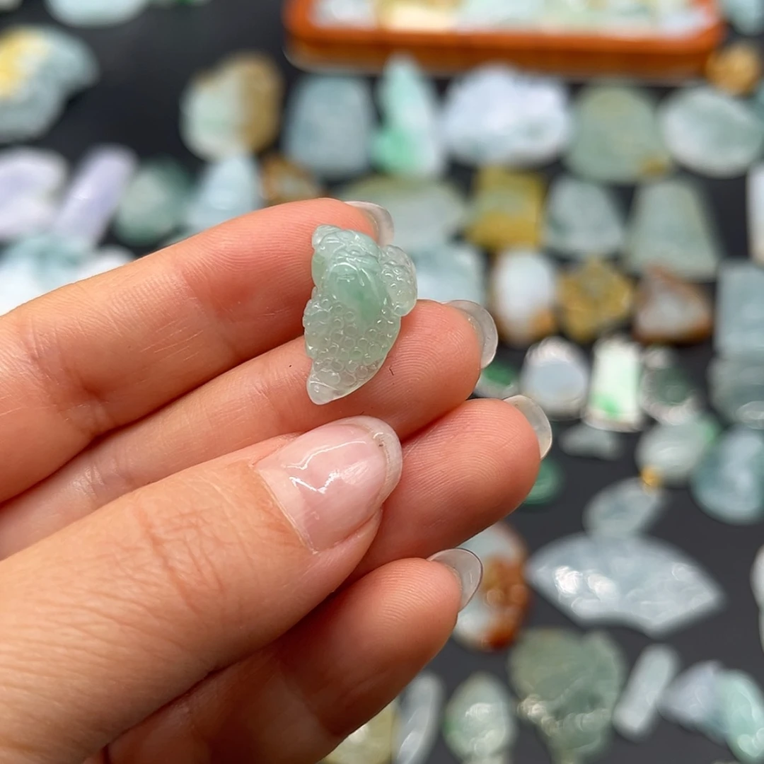 【闪购商品】翡翠颈饰未镶嵌金蟾