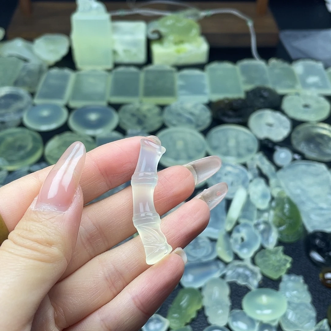 岫玉未镶嵌颈饰竹节